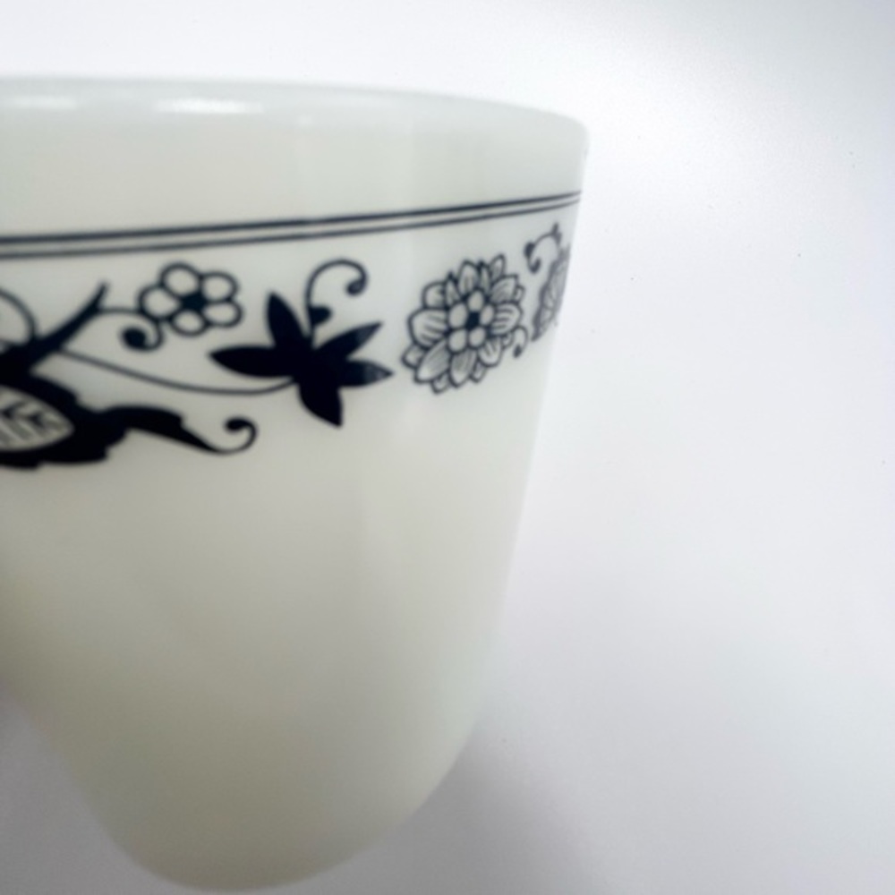 Pyrex cup. - Picture 8 of 13